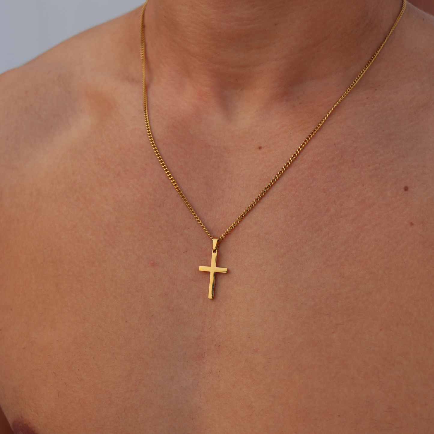 Cross Chain Pendant Gold