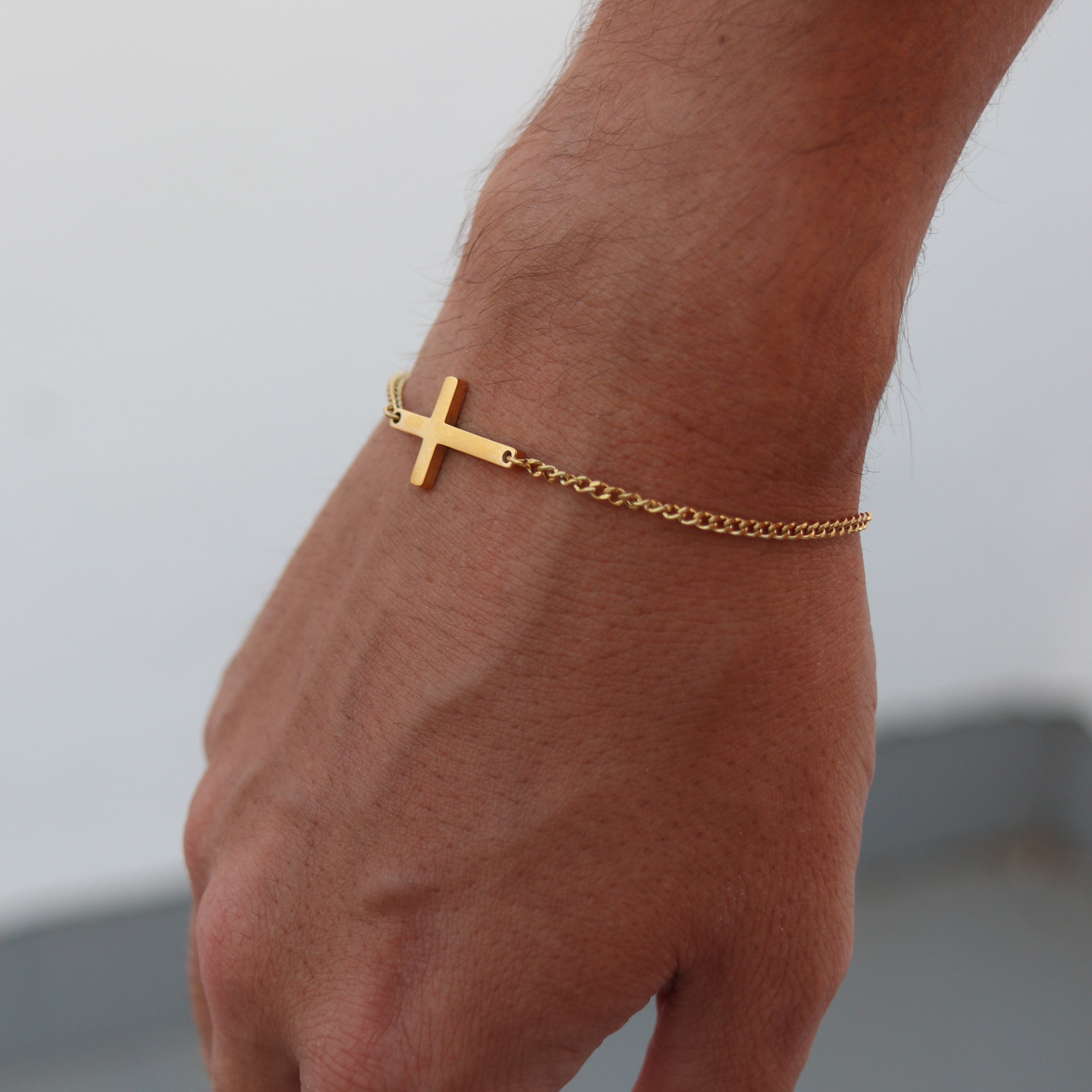 Cross Bracelet Gold