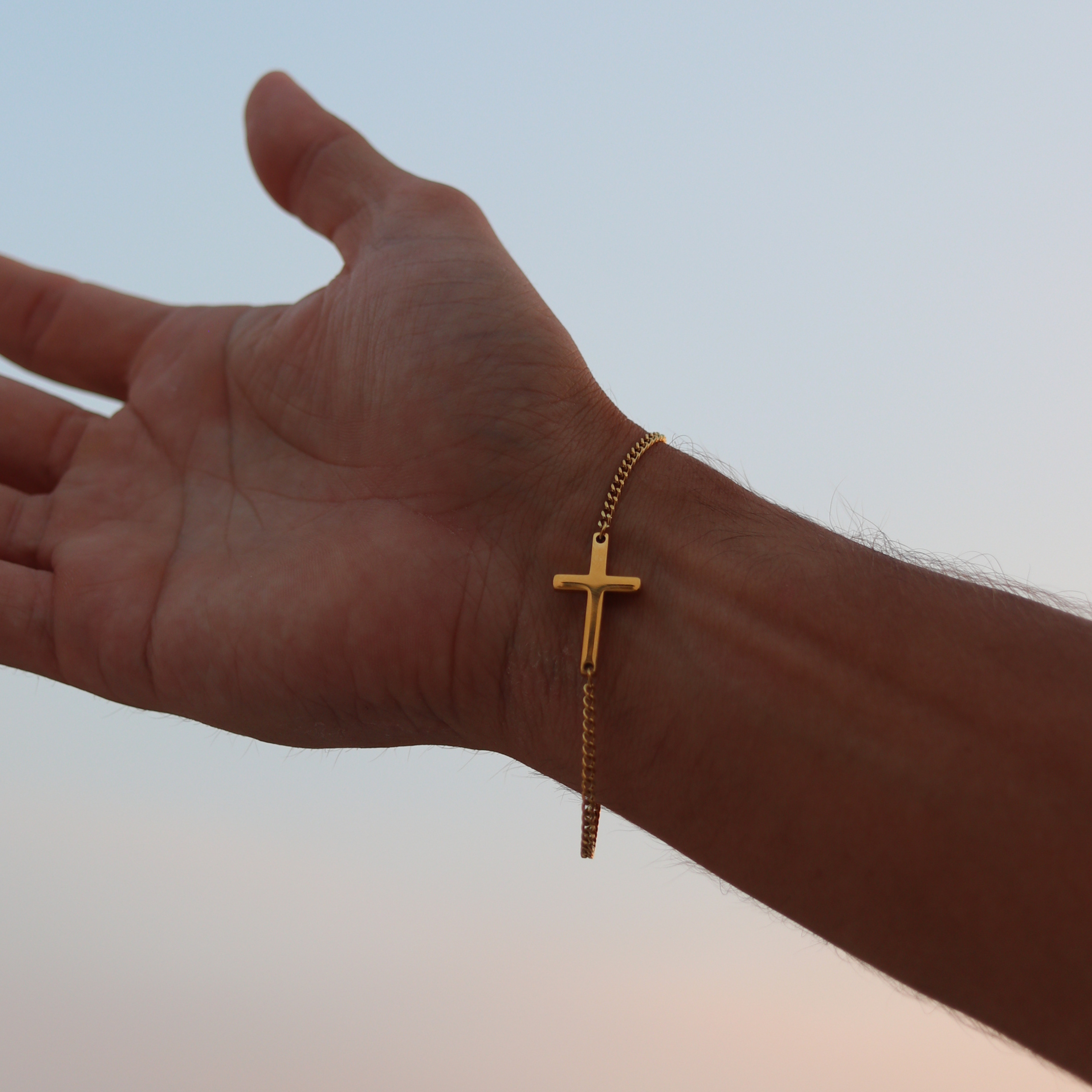Cross Bracelet Gold